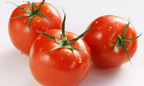 Cà chua là một loại thực phẩm có chứa nhiều vitamin rất tốt cho da.