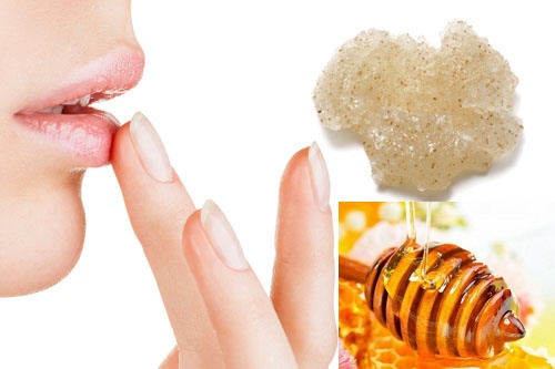 Làm hồng môi với mật ong và đường là cách được nhiều eva áp dụng
