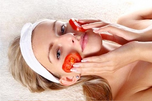 Mặt nạ cà chua giúp điều trị se khít lỗ chân lông hiệu quả.
