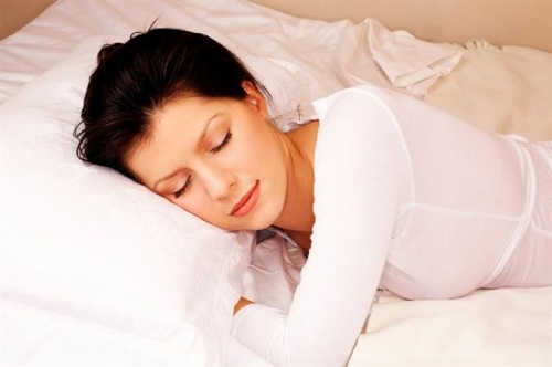 Đảm bảo chất lượng giấc ngủ sẽ giúp trị thâm quầng mắt nhanh chóng.