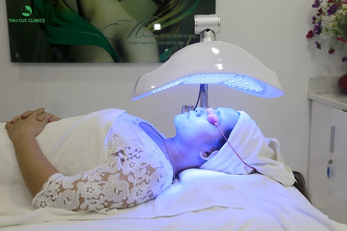 Thu Cúc Clinics ứng dụng công nghệ trị mụn mới nhất – ánh sáng xanh BlueLight.