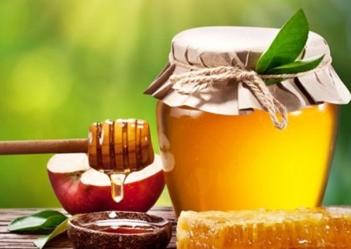 Sử dụng mật ong trong quy trình làm đẹp cũng giúp giảm tải những áp lực cho làn da.