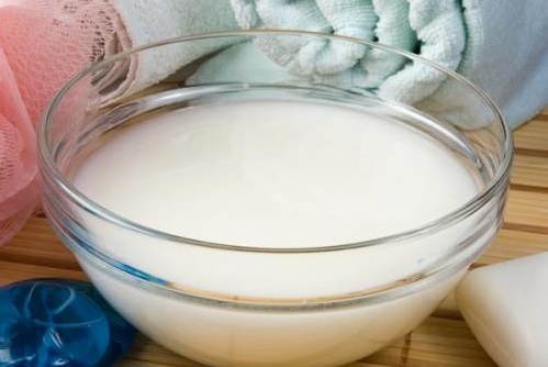 Dưỡng chất có trông hỗn hợp sữa tươi, nước vo gạo, đem đến khả năng dưỡng trắng hiệu quả tại nhà