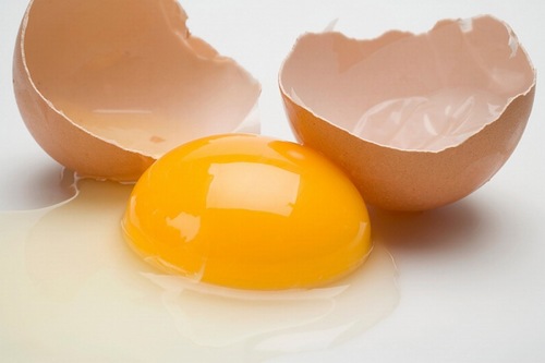 Lòng trắng trứng gà chứa nhiêu dưỡng chất đem đến khả năng dưỡng trắng tại nhà
