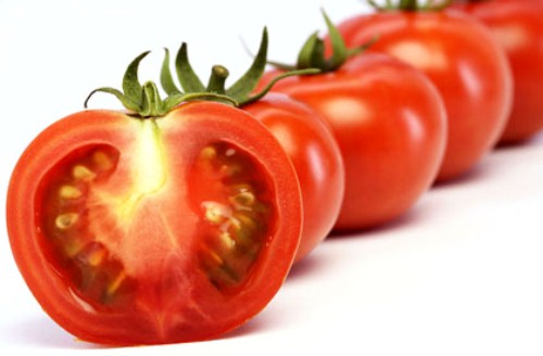 Cách trị mụn bọc ở cằm bằng cà chua