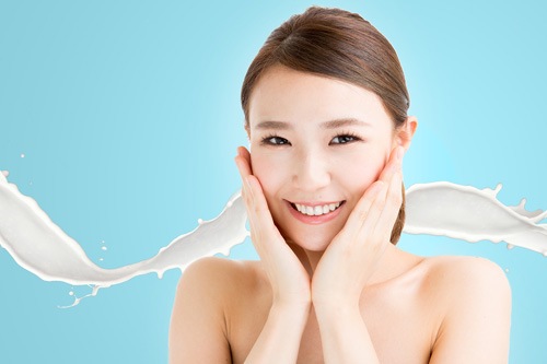 Uống sữa đậu nành hay dùng để tắm trắng đều rất có lợi cho làn da.