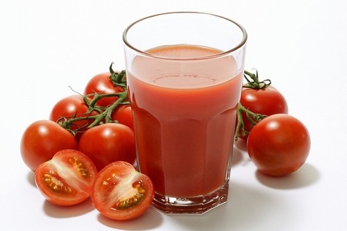 Nước ép cà chua dùng để đắp mặt nạ dưỡng trắng da cho da nhờn.