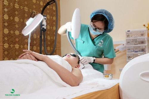 Chị em có thể tham khảo thêm phương pháp trị tàn nhang bằng công nghệ Laser Yag ở Thu Cúc Clinics.