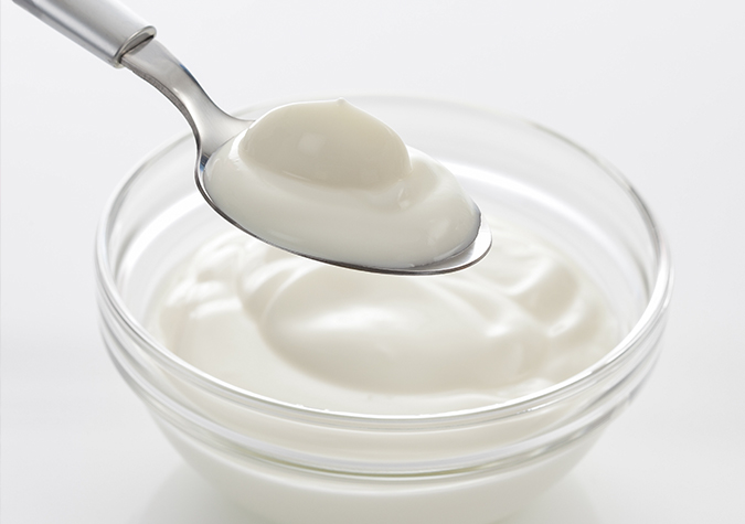 Sữa chua chứa nhiều dưỡng chất nên có khả năng tái tạo và làm trắng da