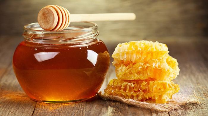 Bật mí tuyệt chiêu trị mụn với mật ong cực hiệu quả cho phái đẹp