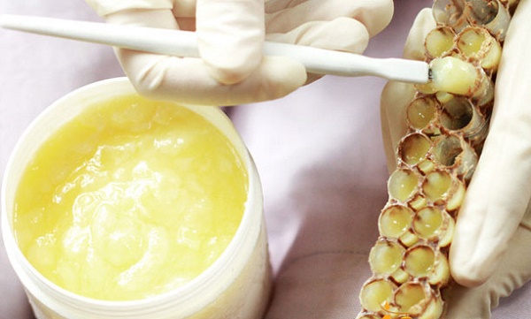 Mặt nạ trứng gà và sữa ong chứa rất an toàn cho làn da mà không gây kích ứng da.