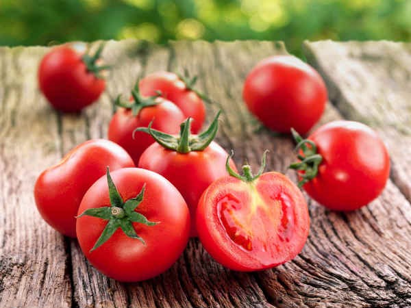 Mặt nạ cà chua giúp loại bỏ rạn da nhanh chóng, đồng thời dưỡng da sáng mịn tự nhiên hơn.