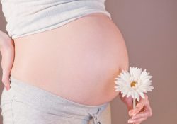 5 cách trị rạn da hiệu quả khi mang thai