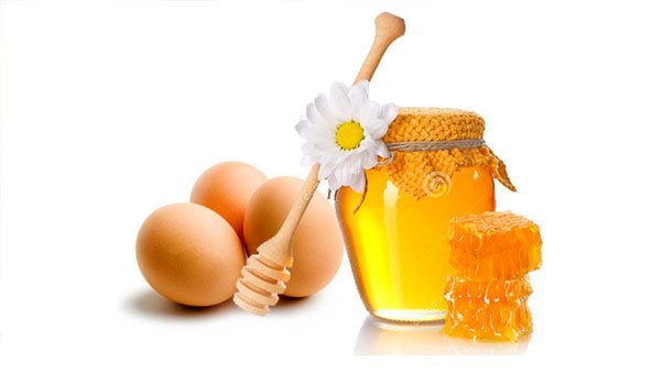 Trị nám da từ mật ong và lòng đỏ trứng gà cũng rất an toàn nên có thể áp dụng cho mọi loại da.