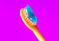 Trị mụn bằng kem đánh răng có tốt thật sự hay không?